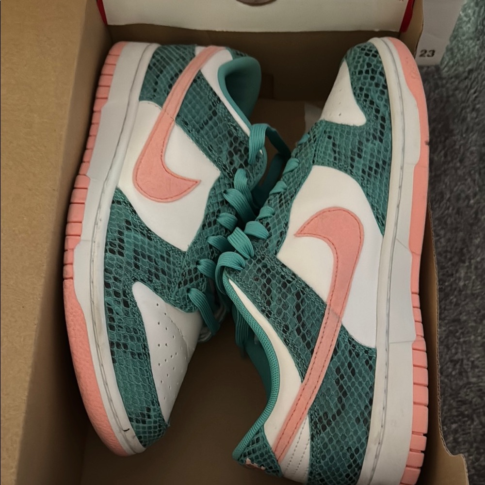 Nike Green and Pink Sneakers Low-Top Dunk